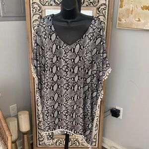 Sheer Snake Print V-Neck Poncho Top in Black & White